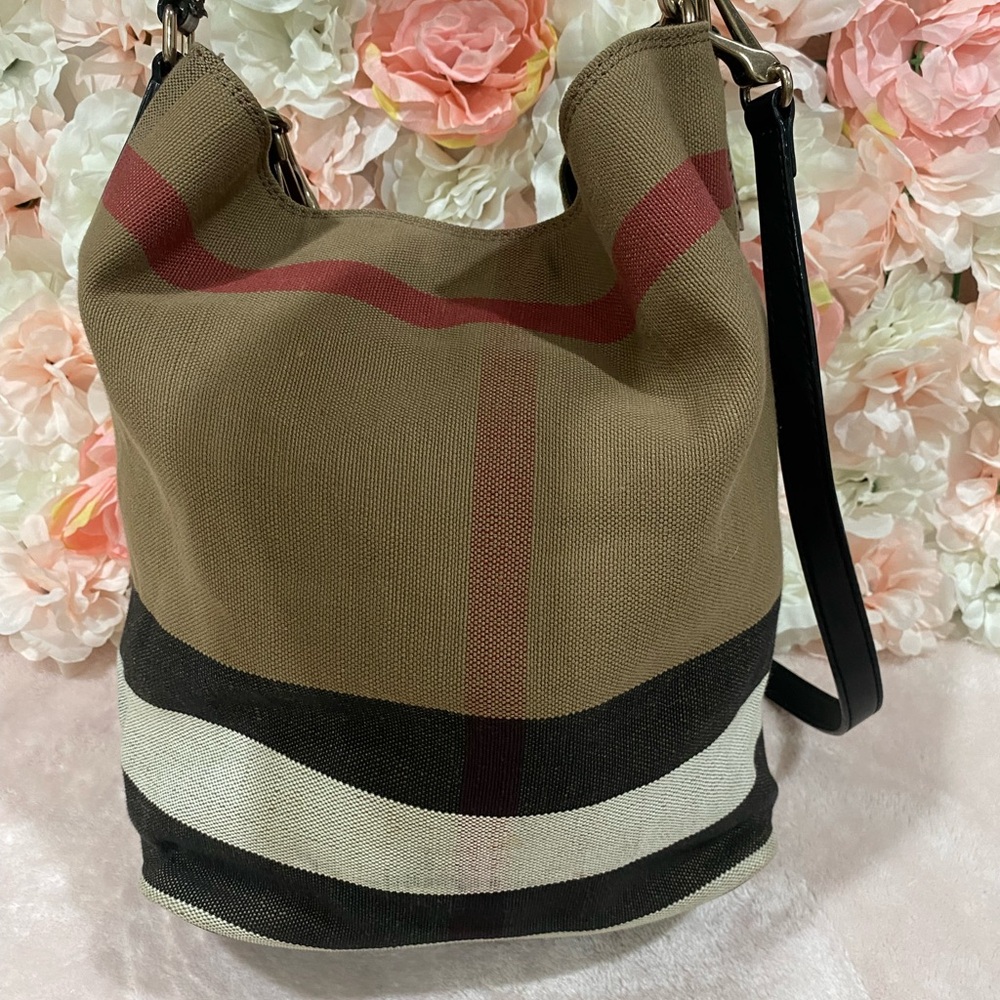 ***SOLD***Burberry Ashby Medium Bucket Bag - Picture 2 of 9